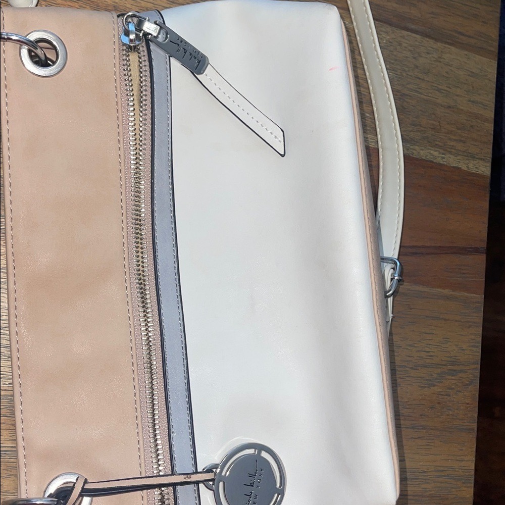 Nicole Miller New York Beige White Shoulder Bag Silver Chain Logo Charm - Picture 8 of 9